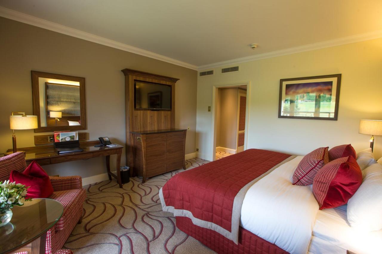 The Celtic Manor Resort Newport  Exterior foto A bedroom at the hotel