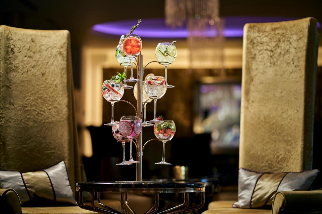 The Celtic Manor Resort Newport  Exterior foto A selection of gin and tonic cocktails