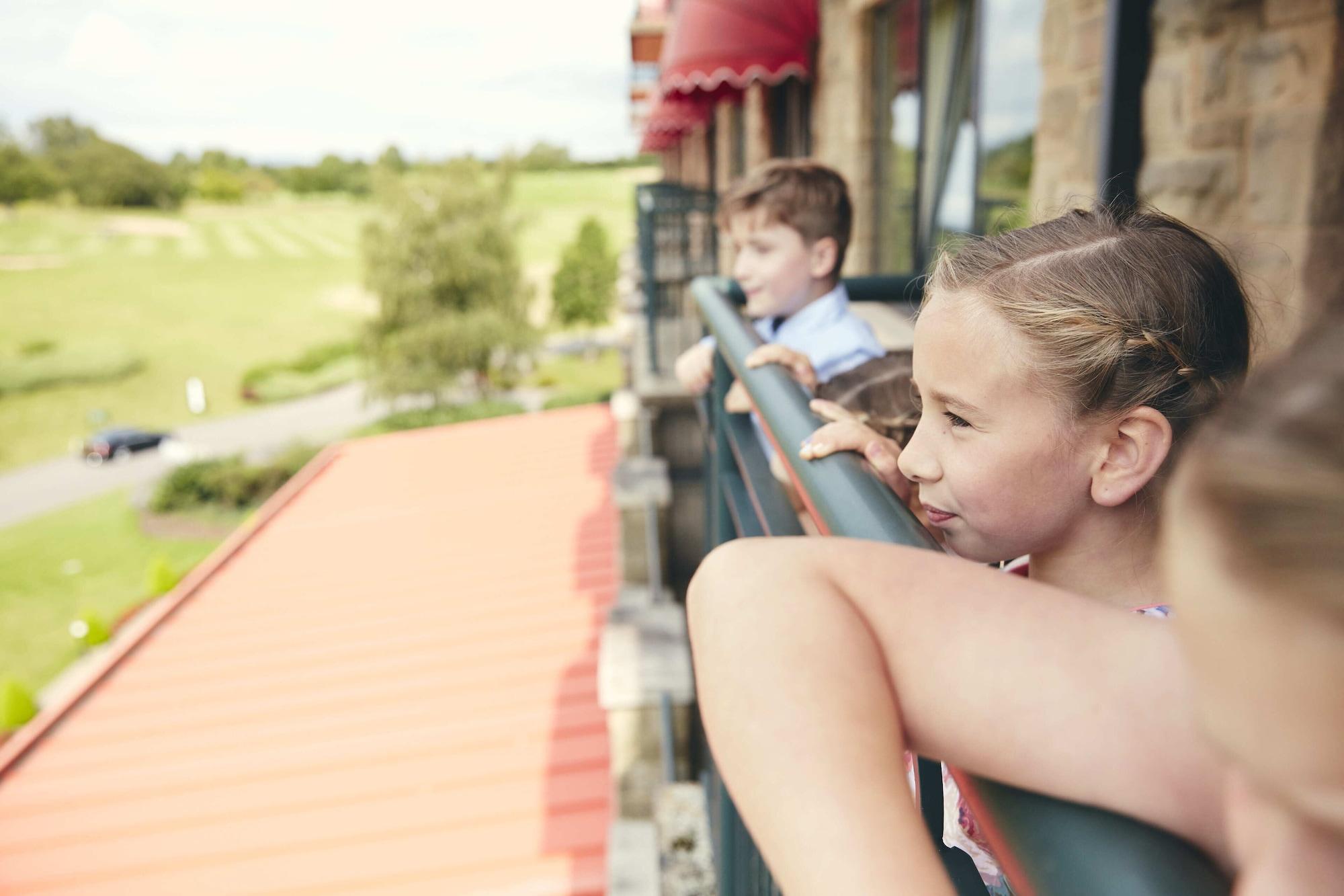 The Celtic Manor Resort Newport  Exterior foto Children on a balcony