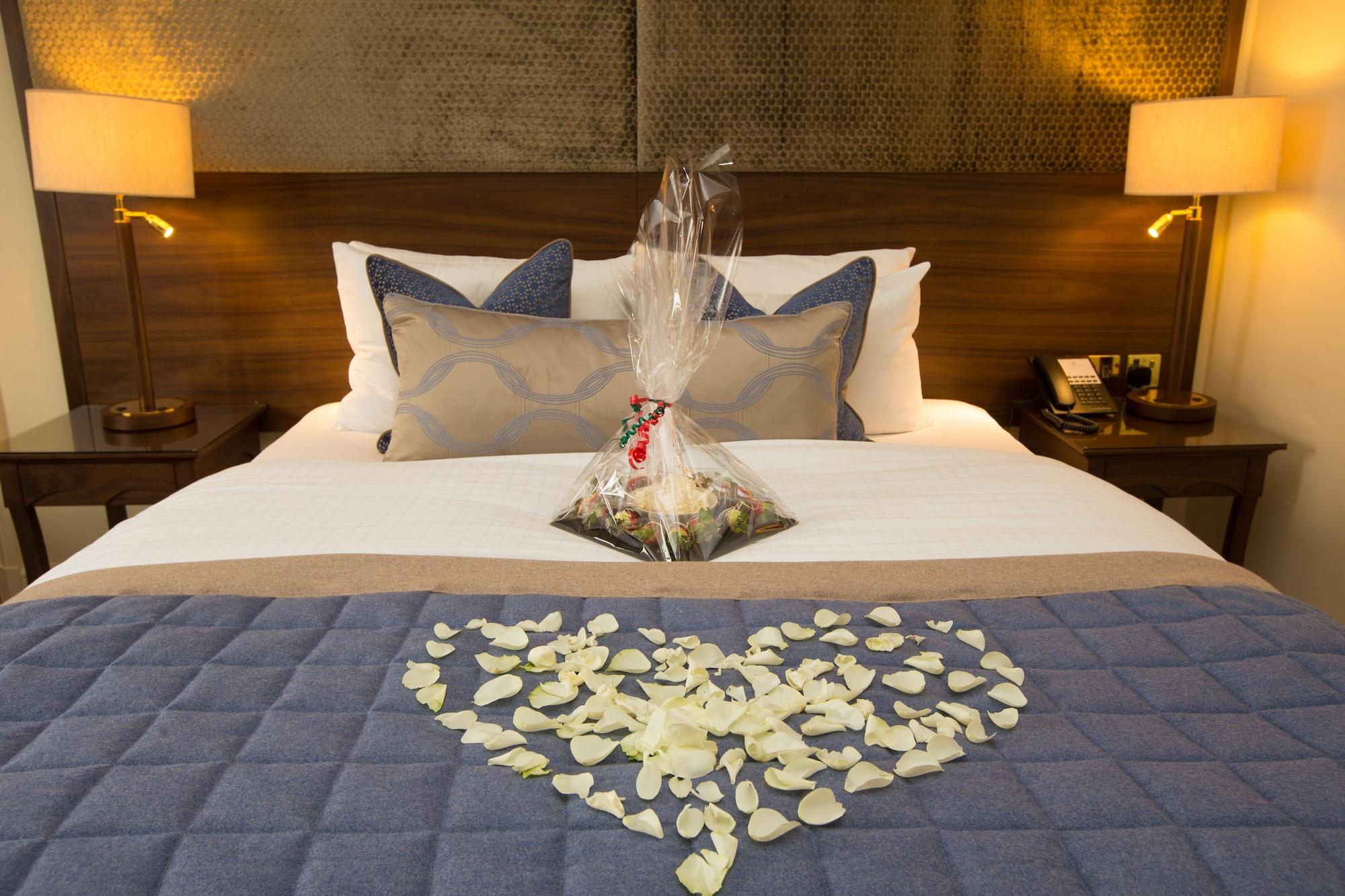 The Celtic Manor Resort Newport  Exterior foto A bed decorated for Valentine's Day