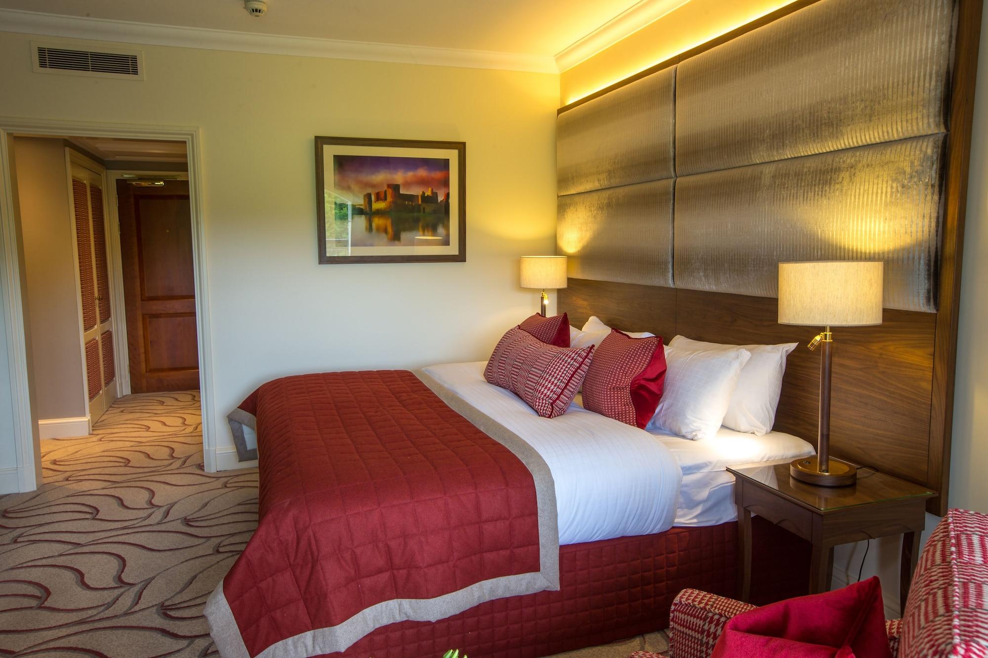 The Celtic Manor Resort Newport  Exterior foto A bedroom at the hotel