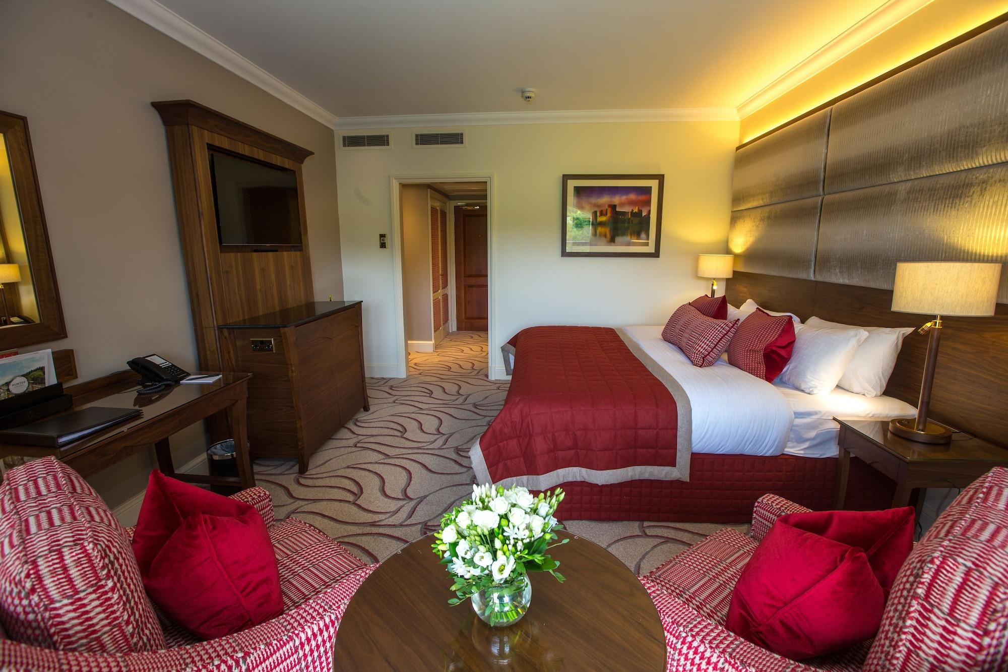 The Celtic Manor Resort Newport  Exterior foto A bedroom at the hotel