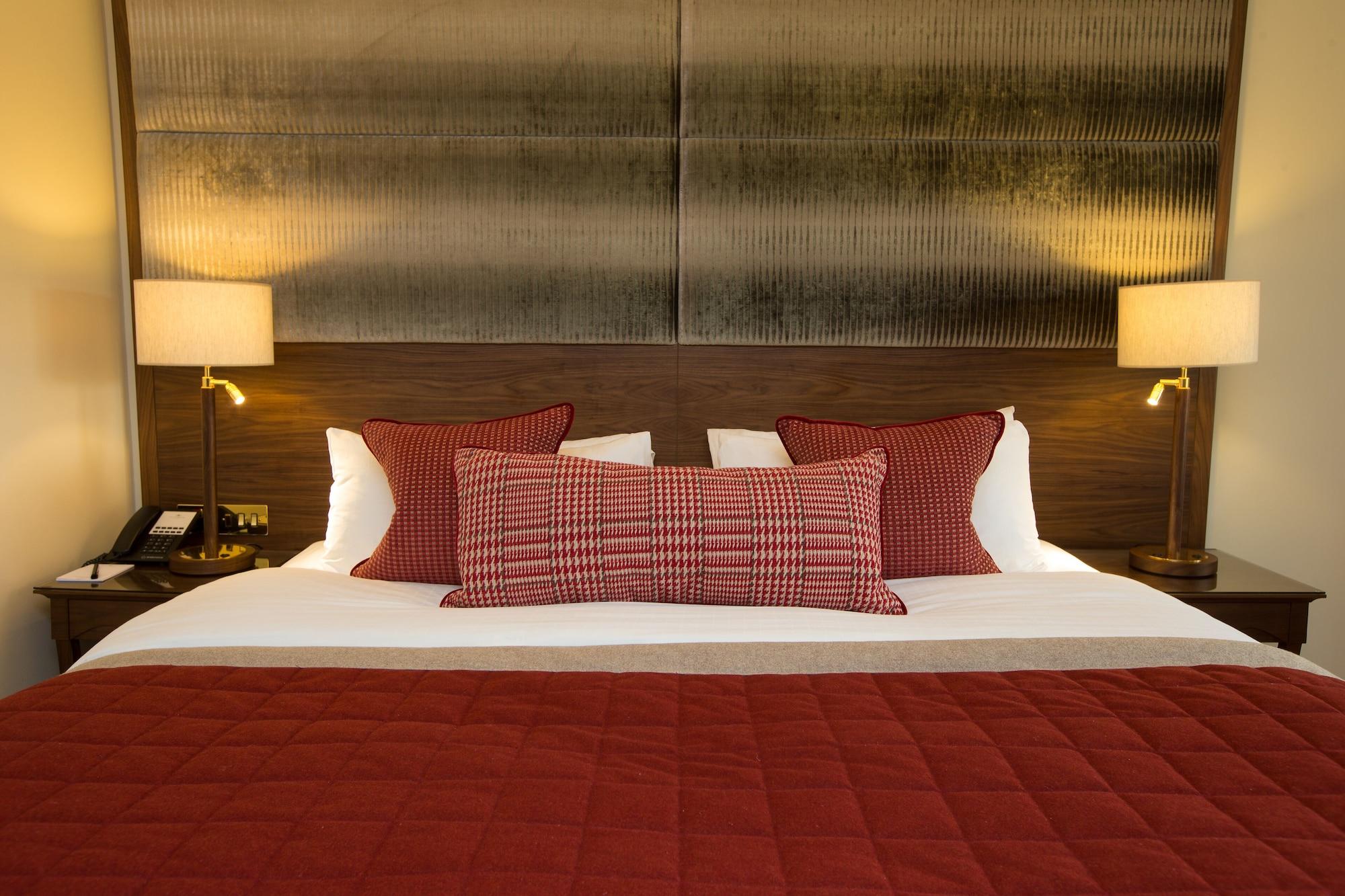 The Celtic Manor Resort Newport  Exterior foto A bed
