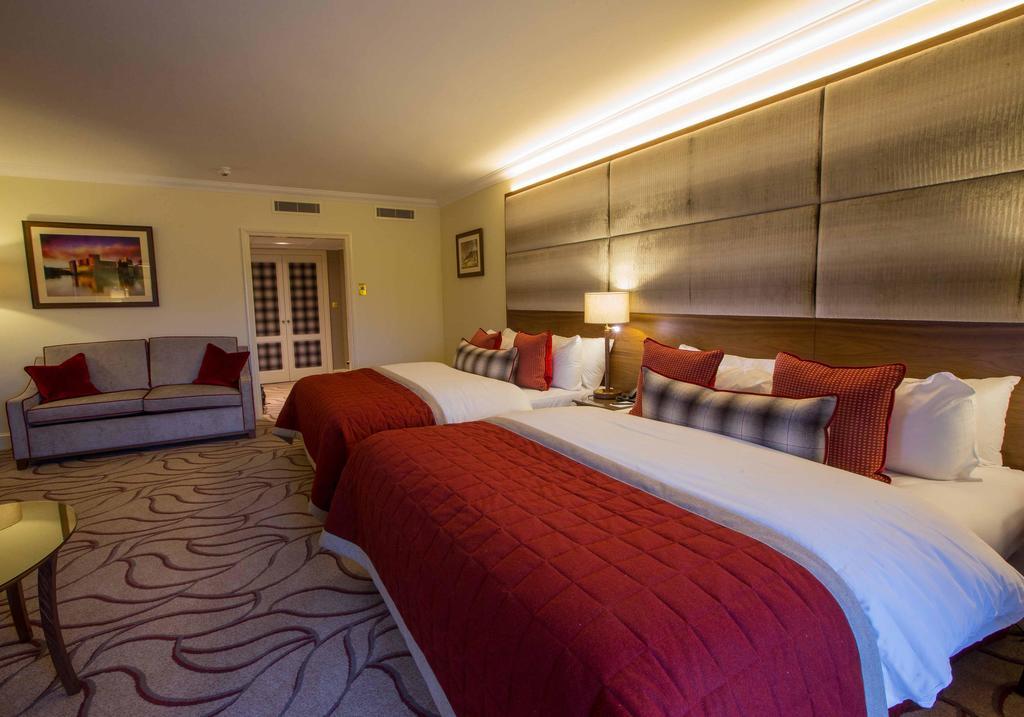 The Celtic Manor Resort Newport  Exterior foto A bedroom at the hotel